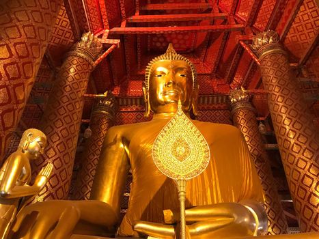 Buddha statue Luang Pho Tho at Wat Phanan Choeng