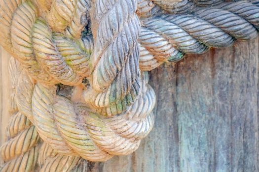 a rope tied to a knot on the pier