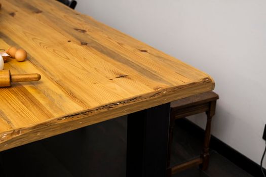 Oak kitchen worktop with special thickness on kitchen table.