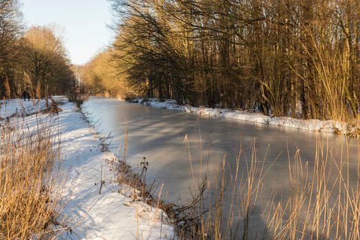 river in winter with snow in the Waterloopbos,