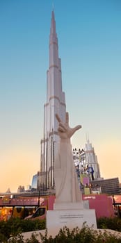 JAN 7th 2021, DUBAI, UAE. Statue of a hand showing victory symbol with the Burj Khalifa at the background captured at the recreational etisalat dsf market , the burj park, Dubai,Uae.