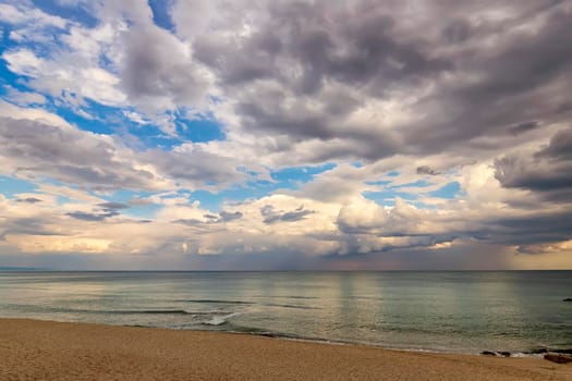Stunning vast seascape from the seashore with cloudy sky 