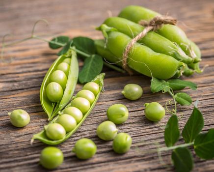Organic fresh green peas
