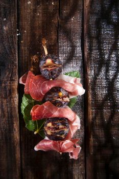 Skewer ham and figs
